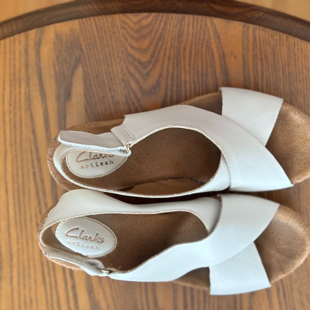 Clark's Women's size 7 white wedge sandals